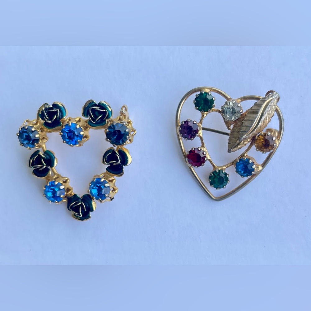 2 ladies vintage brooches